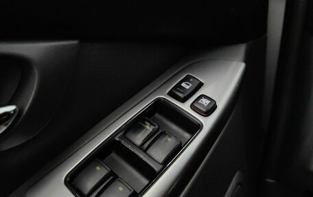 Toyota Land Cruiser Prado 120 рестайлинг, 2005 год, 1 720 000 рублей, 25 фотография