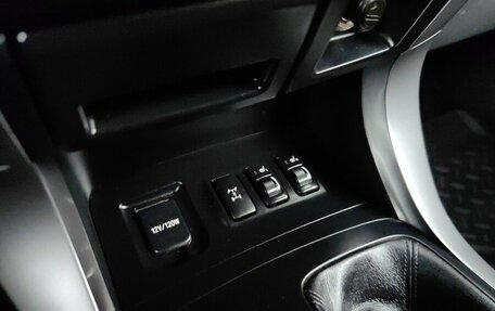 Toyota Land Cruiser Prado 120 рестайлинг, 2005 год, 1 720 000 рублей, 16 фотография
