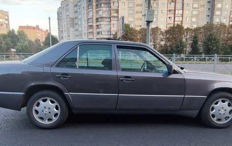Mercedes-Benz E-Класс, 1993 год, 570 000 рублей, 6 фотография