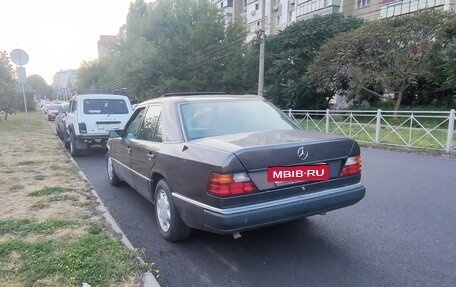 Mercedes-Benz E-Класс, 1993 год, 570 000 рублей, 4 фотография