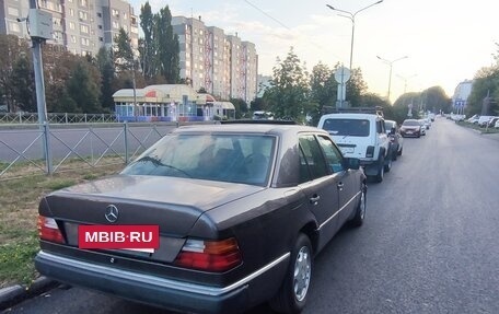 Mercedes-Benz E-Класс, 1993 год, 570 000 рублей, 5 фотография