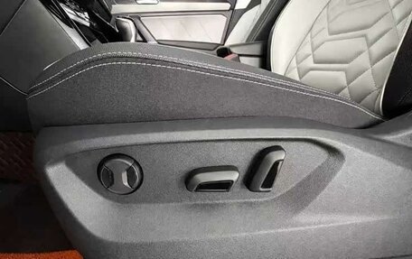 Volkswagen Touran III, 2023 год, 2 510 000 рублей, 12 фотография