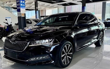 Skoda Superb III рестайлинг, 2023 год, 1 820 000 рублей, 1 фотография