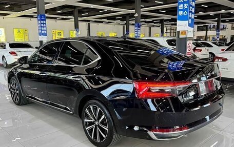 Skoda Superb III рестайлинг, 2023 год, 1 820 000 рублей, 3 фотография