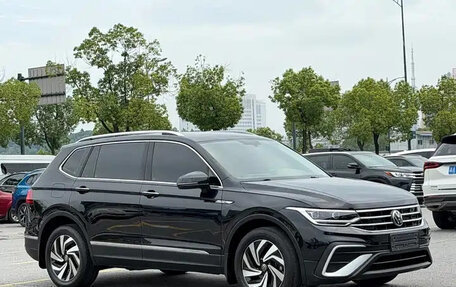 Volkswagen Tiguan II, 2023 год, 2 084 555 рублей, 3 фотография