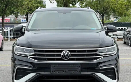 Volkswagen Tiguan II, 2023 год, 2 084 555 рублей, 2 фотография