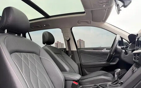 Volkswagen Tiguan II, 2023 год, 2 084 555 рублей, 15 фотография