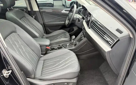 Volkswagen Tiguan II, 2023 год, 2 084 555 рублей, 13 фотография