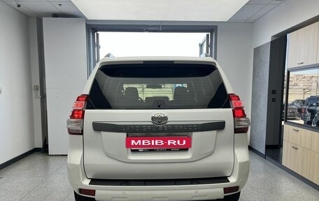 Toyota Land Cruiser Prado 150 рестайлинг 2, 2015 год, 3 540 000 рублей, 5 фотография