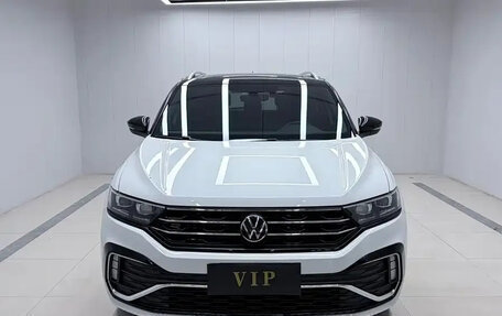 Volkswagen T-Roc I, 2023 год, 1 752 600 рублей, 2 фотография