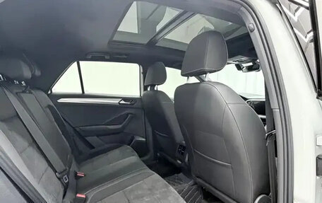 Volkswagen T-Roc I, 2023 год, 1 752 600 рублей, 12 фотография