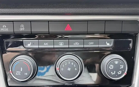 Volkswagen T-Roc I, 2023 год, 1 752 600 рублей, 17 фотография