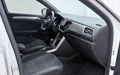 Volkswagen T-Roc I, 2023 год, 1 752 600 рублей, 9 фотография