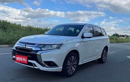 Mitsubishi Outlander III рестайлинг 3, 2022 год, 1 710 000 рублей, 1 фотография