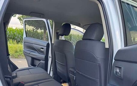 Mitsubishi Outlander III рестайлинг 3, 2022 год, 1 710 000 рублей, 12 фотография