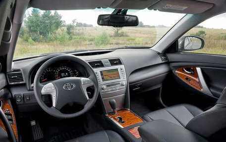 Toyota Camry, 2010 год, 955 000 рублей, 2 фотография