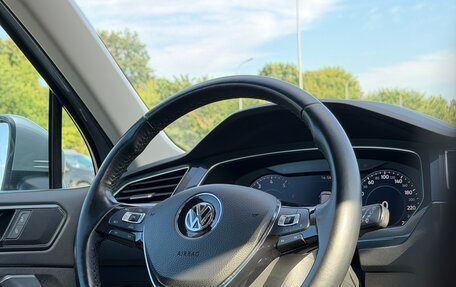 Volkswagen Tiguan II, 2018 год, 2 990 000 рублей, 13 фотография