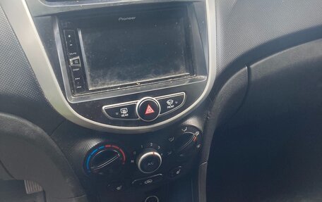 Hyundai Solaris II рестайлинг, 2013 год, 780 000 рублей, 5 фотография