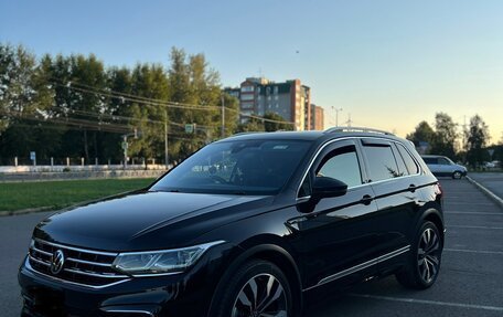 Volkswagen Tiguan II, 2021 год, 2 835 000 рублей, 2 фотография