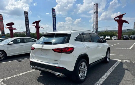 Mercedes-Benz GLA, 2022 год, 1 980 001 рублей, 4 фотография