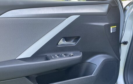 Opel Astra, 2023 год, 2 300 000 рублей, 10 фотография