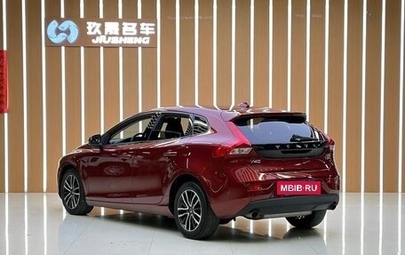Volvo V40 II рестайлинг, 2018 год, 1 460 000 рублей, 6 фотография