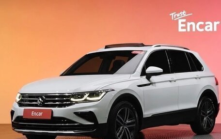 Volkswagen Tiguan II, 2023 год, 3 860 000 рублей, 1 фотография