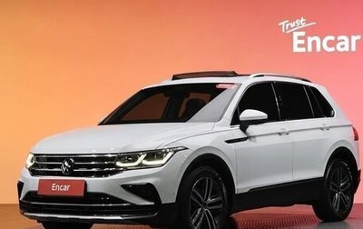 Volkswagen Tiguan II, 2023 год, 3 860 000 рублей, 1 фотография