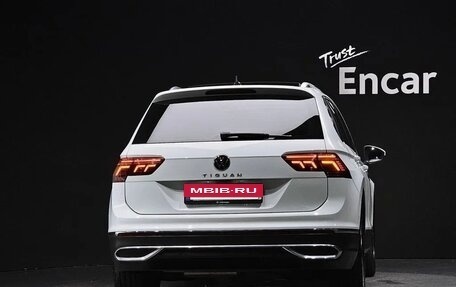 Volkswagen Tiguan II, 2023 год, 3 860 000 рублей, 4 фотография