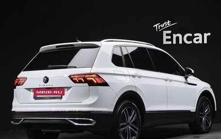 Volkswagen Tiguan II, 2023 год, 3 860 000 рублей, 3 фотография