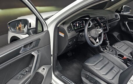 Volkswagen Tiguan II, 2023 год, 3 860 000 рублей, 9 фотография