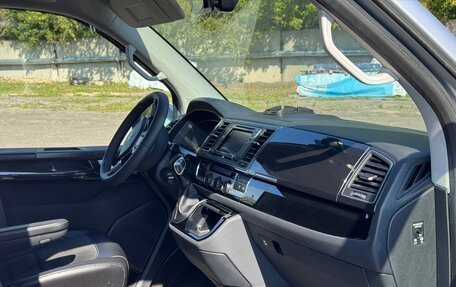 Volkswagen Multivan T6 рестайлинг, 2019 год, 2 990 000 рублей, 7 фотография