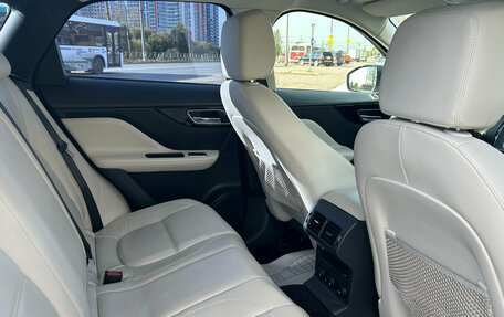 Jaguar F-Pace, 2016 год, 2 490 000 рублей, 18 фотография