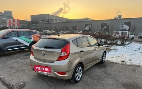 Hyundai Solaris II рестайлинг, 2011 год, 680 000 рублей, 4 фотография