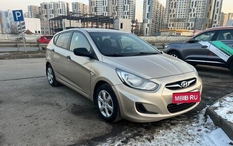 Hyundai Solaris II рестайлинг, 2011 год, 680 000 рублей, 3 фотография