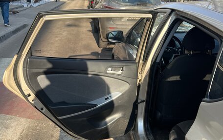 Hyundai Solaris II рестайлинг, 2011 год, 680 000 рублей, 11 фотография