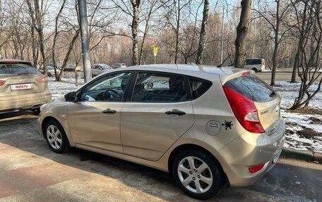 Hyundai Solaris II рестайлинг, 2011 год, 680 000 рублей, 32 фотография