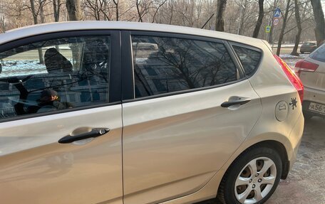 Hyundai Solaris II рестайлинг, 2011 год, 680 000 рублей, 30 фотография