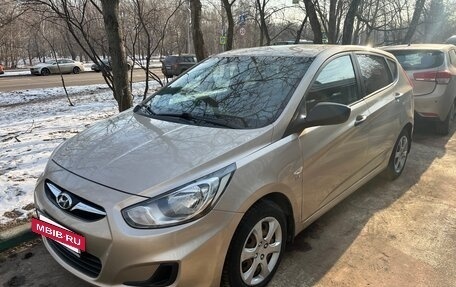 Hyundai Solaris II рестайлинг, 2011 год, 680 000 рублей, 29 фотография