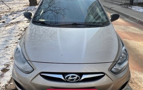Hyundai Solaris II рестайлинг, 2011 год, 680 000 рублей, 28 фотография