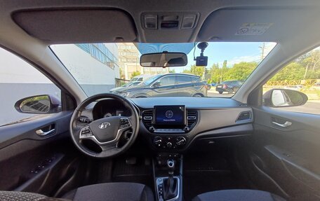 Hyundai Solaris II рестайлинг, 2021 год, 1 680 000 рублей, 5 фотография