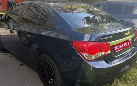 Chevrolet Cruze II, 2010 год, 550 000 рублей, 3 фотография