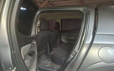 Mitsubishi L200 IV рестайлинг, 2015 год, 2 100 000 рублей, 2 фотография