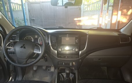 Mitsubishi L200 IV рестайлинг, 2015 год, 2 100 000 рублей, 3 фотография