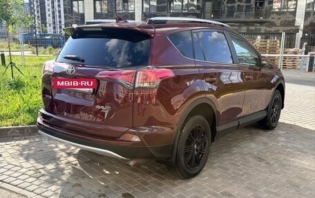 Toyota RAV4, 2017 год, 2 399 000 рублей, 2 фотография