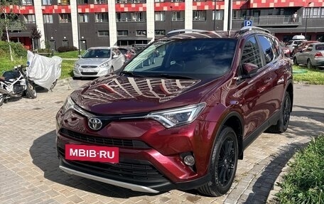 Toyota RAV4, 2017 год, 2 399 000 рублей, 3 фотография