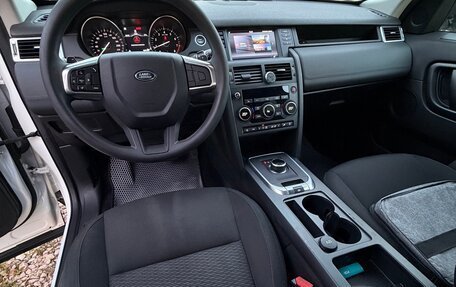 Land Rover Discovery Sport I рестайлинг, 2017 год, 2 670 000 рублей, 8 фотография