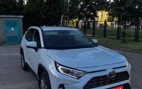 Toyota RAV4, 2021 год, 3 700 000 рублей, 3 фотография