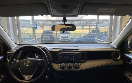 Toyota RAV4, 2017 год, 2 199 000 рублей, 10 фотография