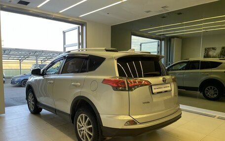 Toyota RAV4, 2017 год, 2 199 000 рублей, 6 фотография